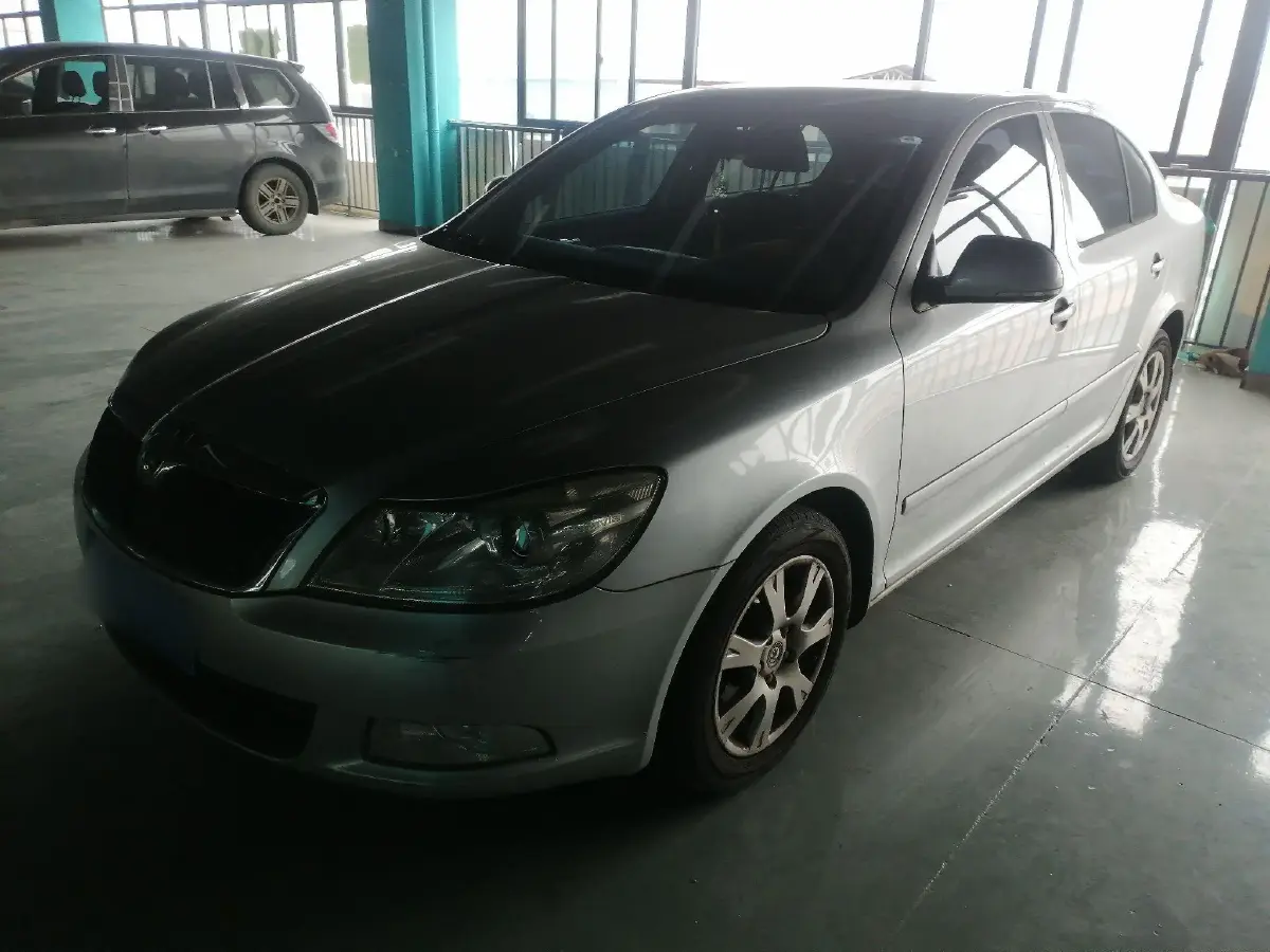 2013 Skoda Octavia 2.0L 120HP L4 6AT