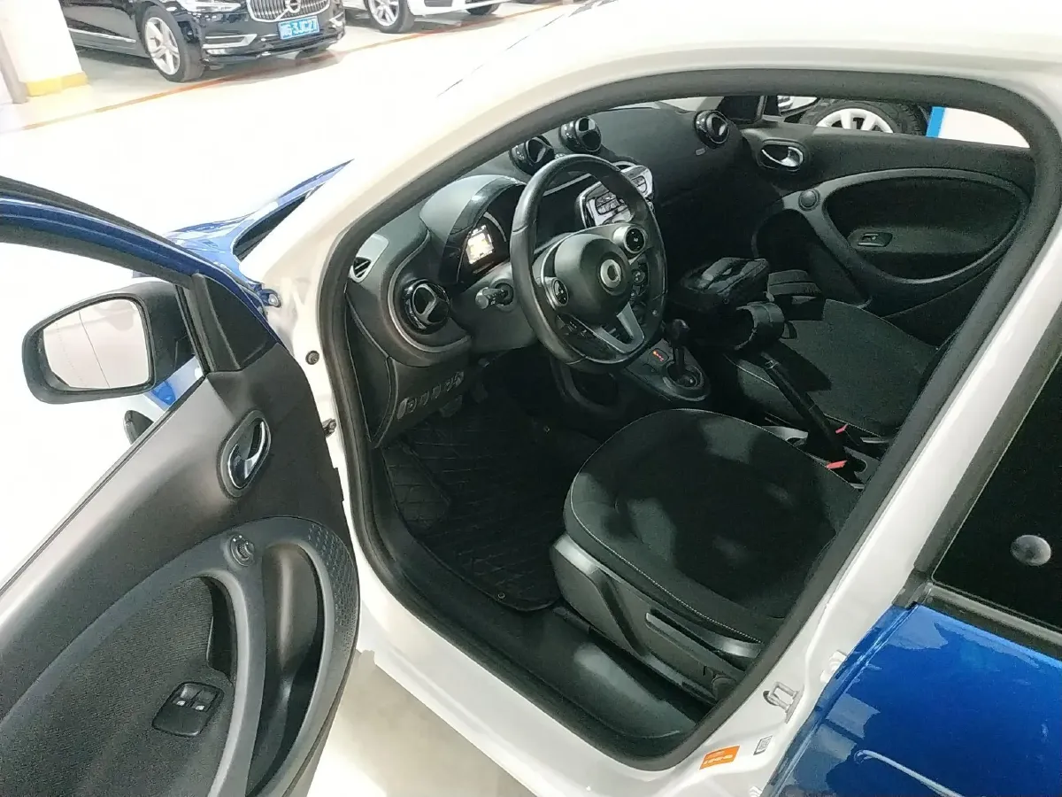 2016 Smart smart forfour 1.0L 71HP L3 6DCT,autocango,china used car exporter,china ev exporter,chinese used car exporter,chinese used ev exporter