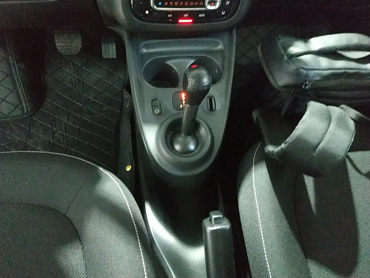 2016 Smart smart forfour 1.0L 71HP L3 6DCT,autocango,china used car exporter,china ev exporter,chinese used car exporter,chinese used ev exporter