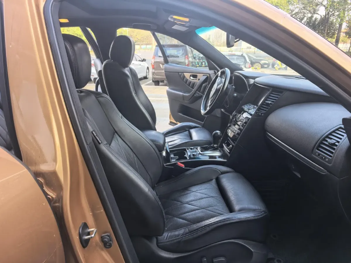 2015 Infiniti QX70 3.7L 351HP V6 7AT,autocango,china used car exporter,china ev exporter,chinese used car exporter,chinese used ev exporter