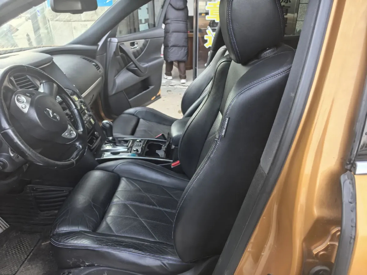 2015 Infiniti QX70 3.7L 351HP V6 7AT,autocango,china used car exporter,china ev exporter,chinese used car exporter,chinese used ev exporter