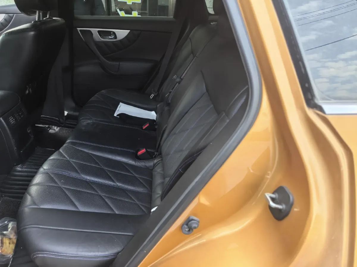 2015 Infiniti QX70 3.7L 351HP V6 7AT,autocango,china used car exporter,china ev exporter,chinese used car exporter,chinese used ev exporter