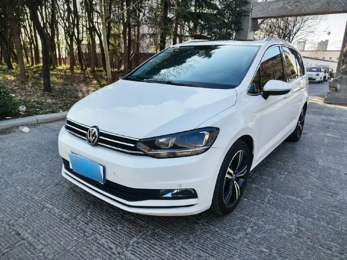 2018 Volkswagen Touran 1.4T 150HP L4 7DCT