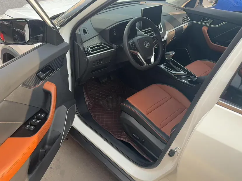 2018 Venucia T60 1.6L 126HP L4 CVT,autocango,china used car exporter,china ev exporter,chinese used car exporter,chinese used ev exporter