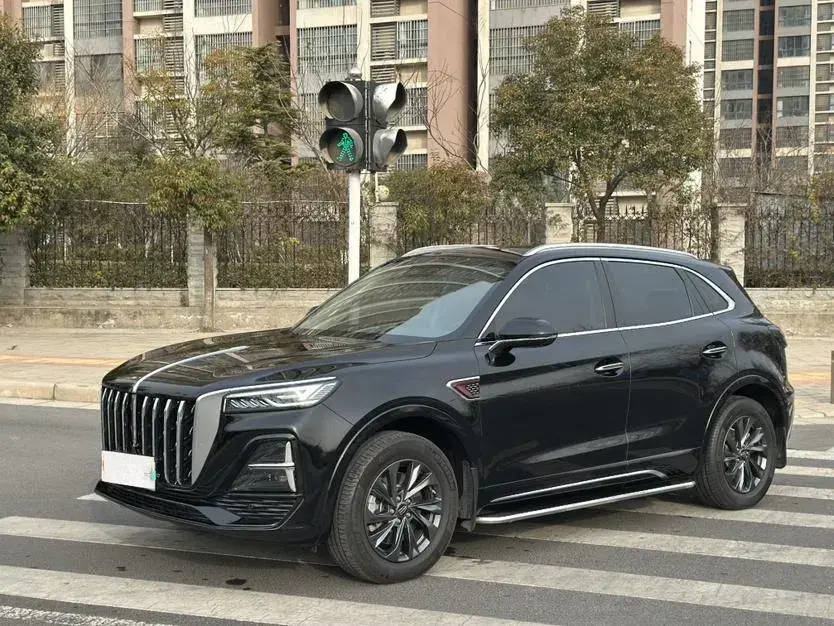 2023 HongQi HS5 2.0T 252HP L4 8AT