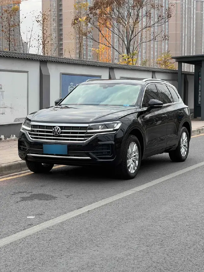 2022 Volkswagen Touareg 2.0T 245HP L4 8AT