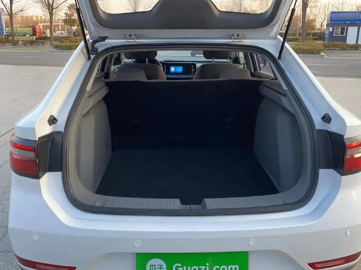 2020 BaoJun RC-5 1.5L 99HP L4 6MT,autocango,china used car exporter,china ev exporter,chinese used car exporter,chinese used ev exporter