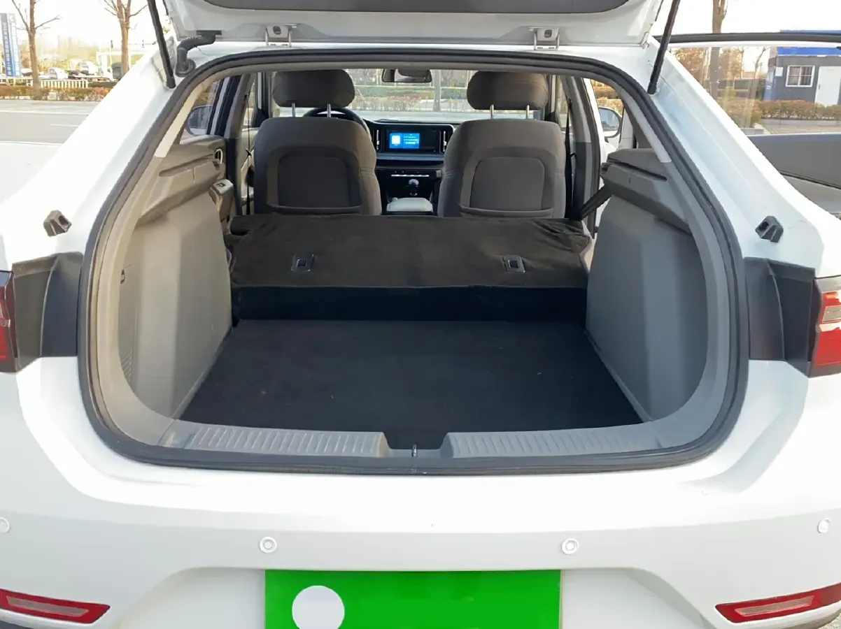 2020 BaoJun RC-5 1.5L 99HP L4 6MT,autocango,china used car exporter,china ev exporter,chinese used car exporter,chinese used ev exporter