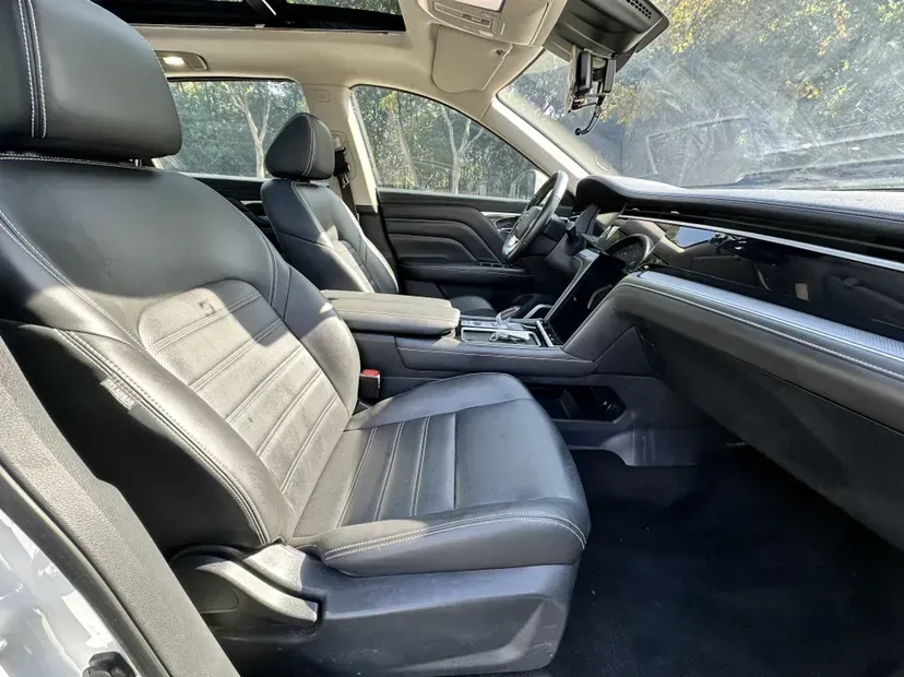 2020 Venucia Star 1.5T 190HP L4 7DCT,autocango,china used car exporter,china ev exporter,chinese used car exporter,chinese used ev exporter