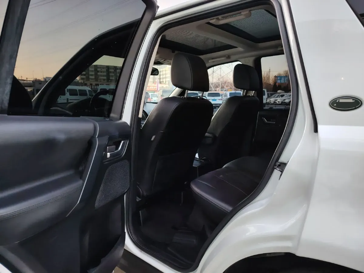 2012 Land Rover Freelander 2 2.0T 240HP L4 6AT,autocango,china used car exporter,china ev exporter,chinese used car exporter,chinese used ev exporter