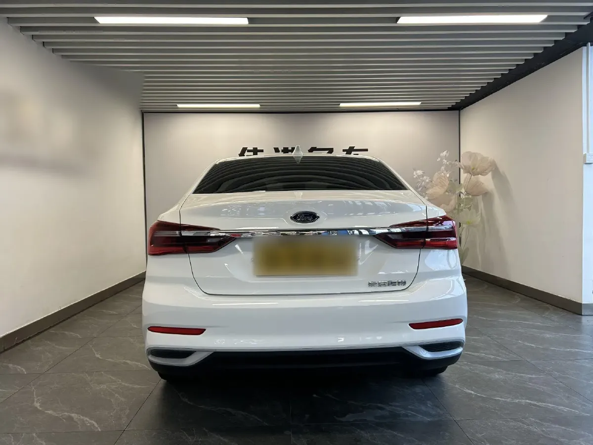 2021 Ford Escort 1.5L 122HP L3 6AT,autocango,china used car exporter,china ev exporter,chinese used car exporter,chinese used ev exporter