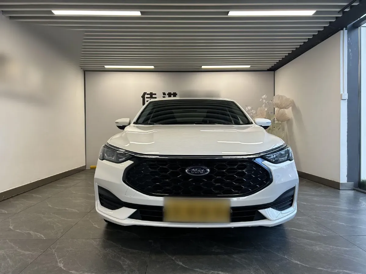 2021 Ford Escort 1.5L 122HP L3 6AT,autocango,china used car exporter,china ev exporter,chinese used car exporter,chinese used ev exporter