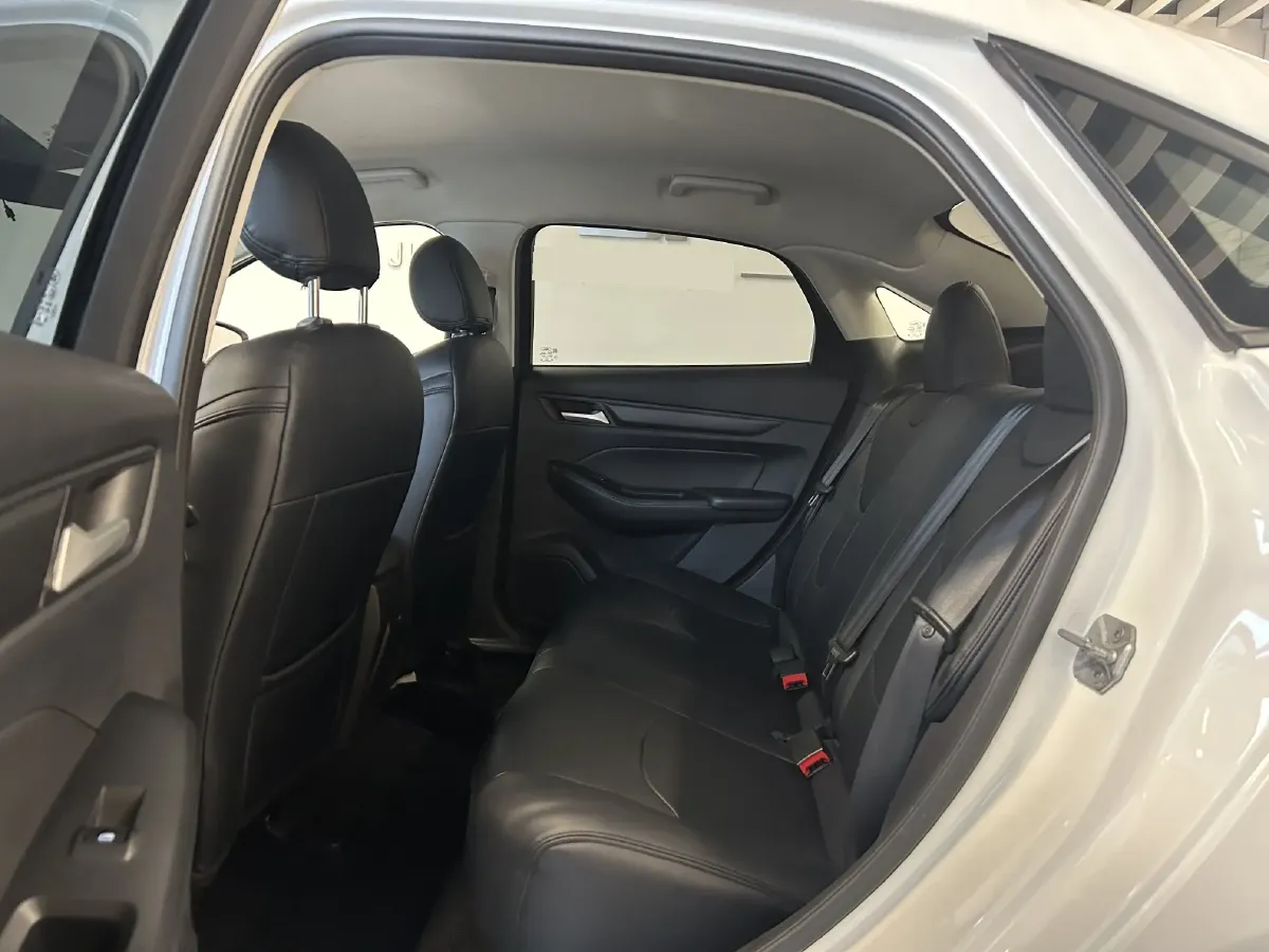 2021 Ford Escort 1.5L 122HP L3 6AT,autocango,china used car exporter,china ev exporter,chinese used car exporter,chinese used ev exporter