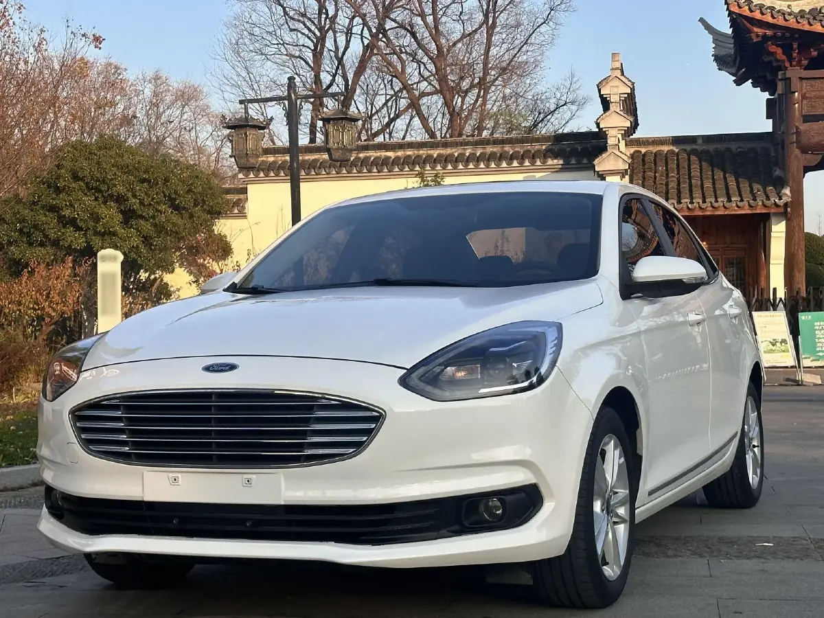 2019 Ford Escort 1.5L 122HP L3 6AT