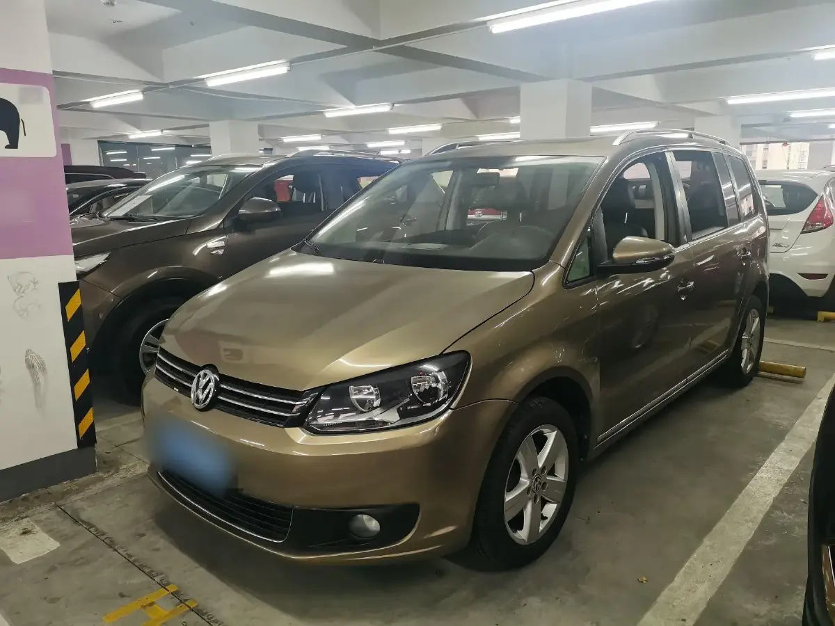 2015 Volkswagen Touran 1.4T 131HP L4 7DCT