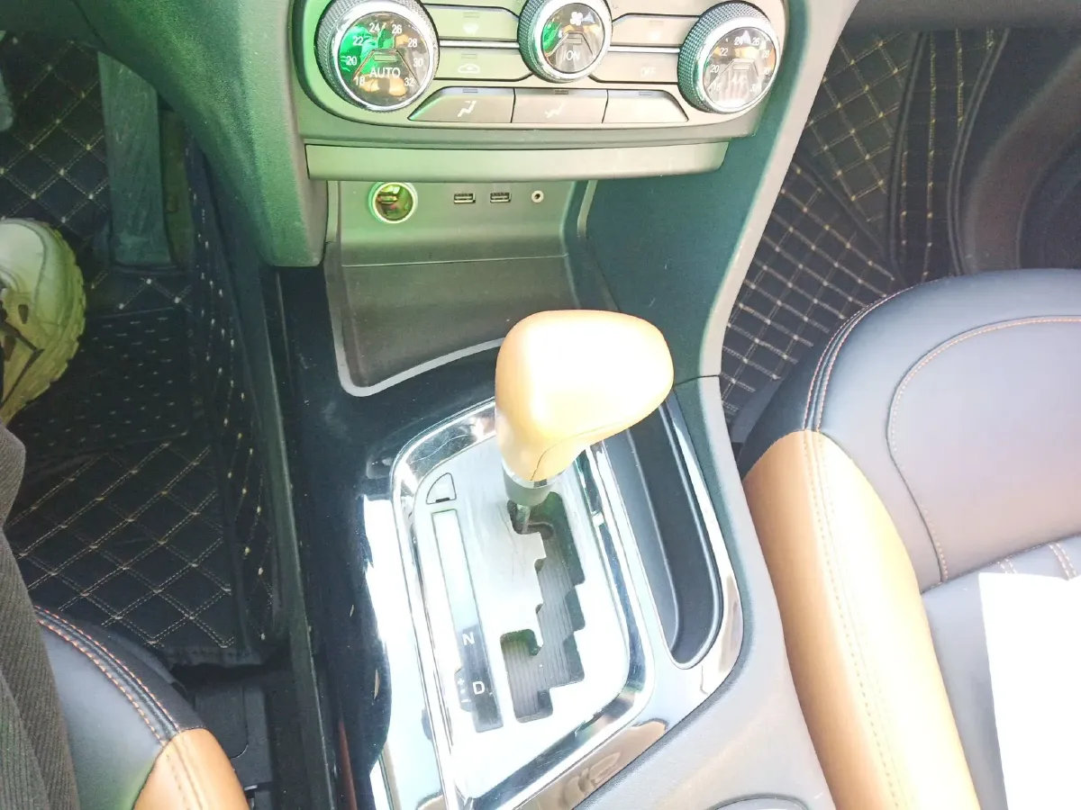 2015 Soueast DX7 1.5T 156HP L4 5AT,autocango,china used car exporter,china ev exporter,chinese used car exporter,chinese used ev exporter