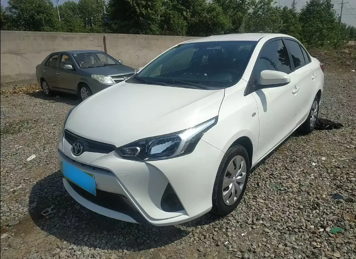 2017 Toyota Yaris L 1.5L 107HP L4 5MT