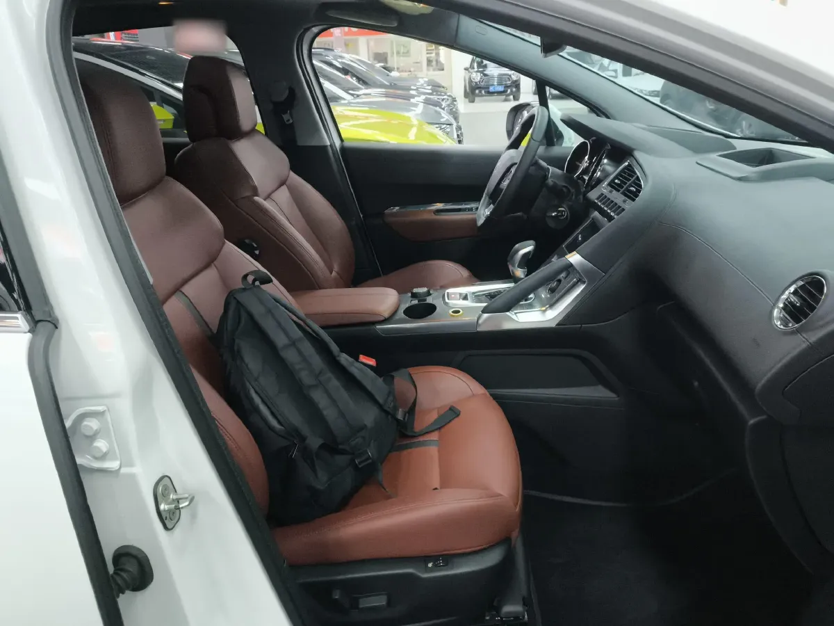 2016 Peugeot 3008 1.6T 167HP L4 6AT,autocango,china used car exporter,china ev exporter,chinese used car exporter,chinese used ev exporter