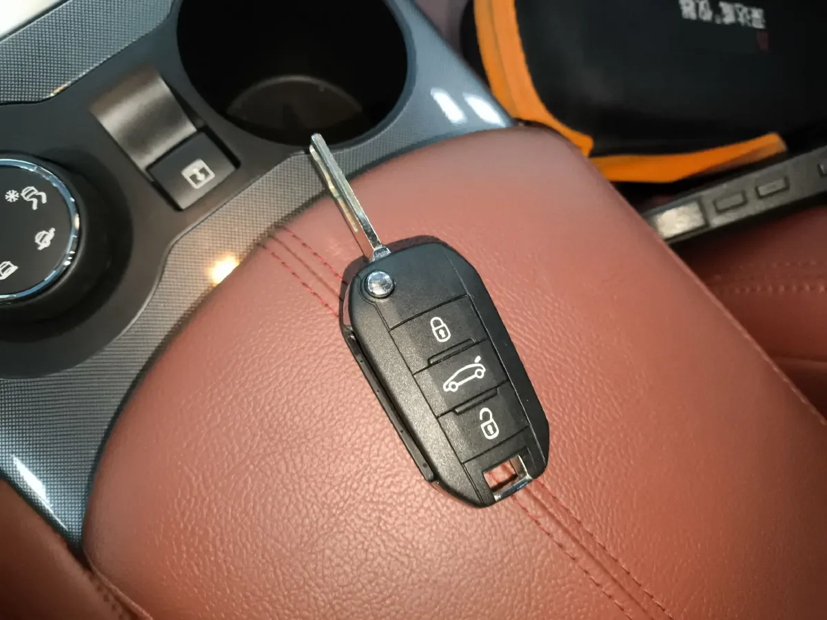 2016 Peugeot 3008 1.6T 167HP L4 6AT,autocango,china used car exporter,china ev exporter,chinese used car exporter,chinese used ev exporter