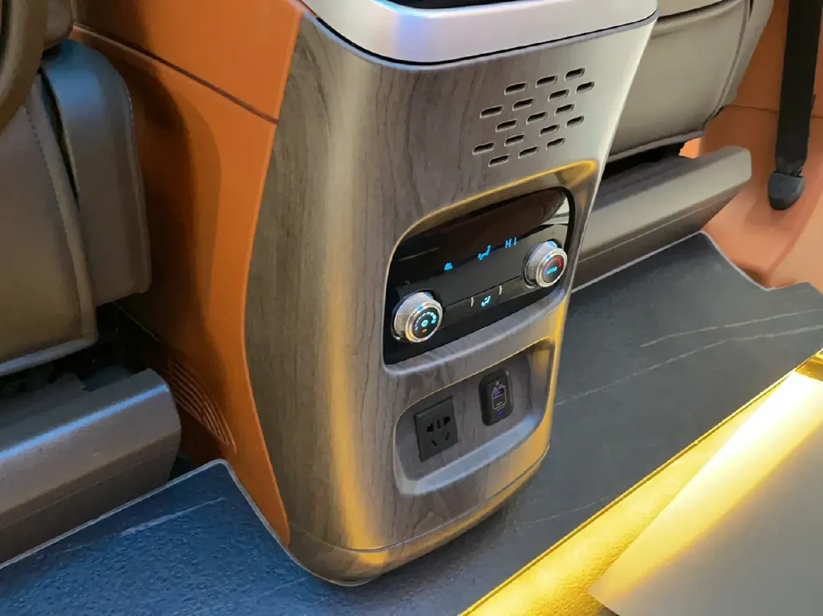 2024 JunTian HeiWuShi Youth 2.0T 220HP L4 9AT,autocango,china used car exporter,china ev exporter,chinese used car exporter,chinese used ev exporter