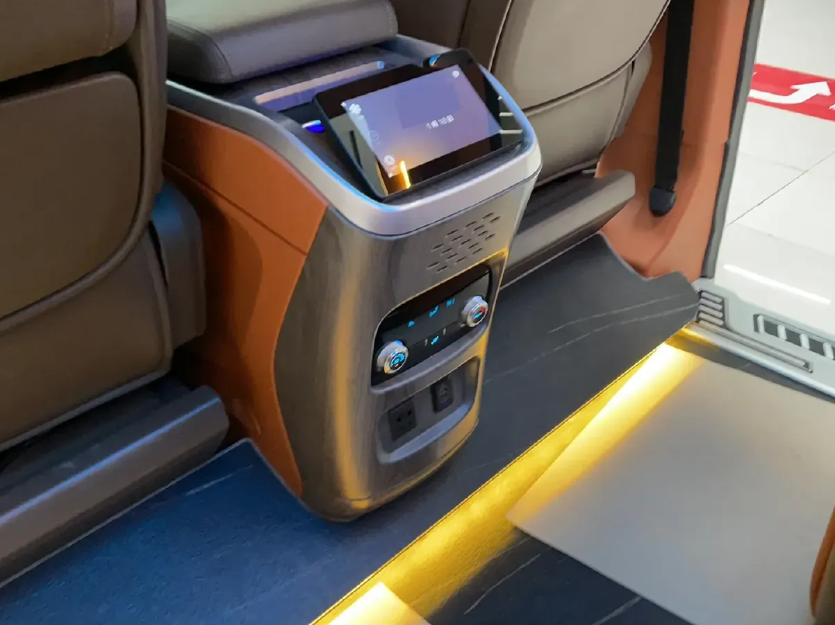 2024 JunTian HeiWuShi Youth 2.0T 220HP L4 9AT,autocango,china used car exporter,china ev exporter,chinese used car exporter,chinese used ev exporter