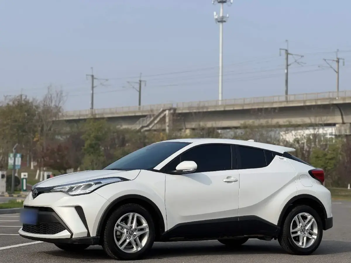 2022 Toyota C-HR 2.0L 171HP L4 CVT