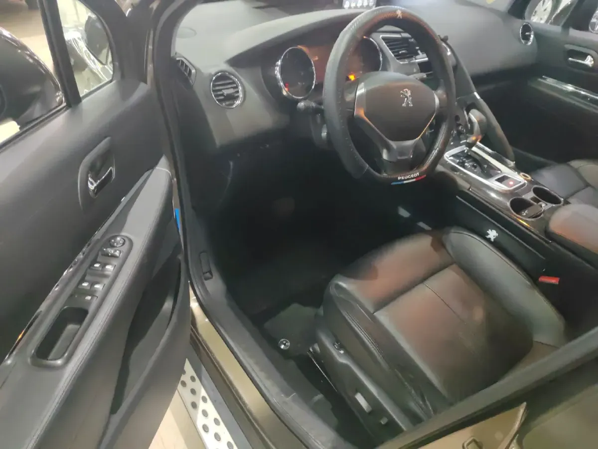 2013 Peugeot 3008 2.0L 147HP L4 6AT,autocango,china used car exporter,china ev exporter,chinese used car exporter,chinese used ev exporter