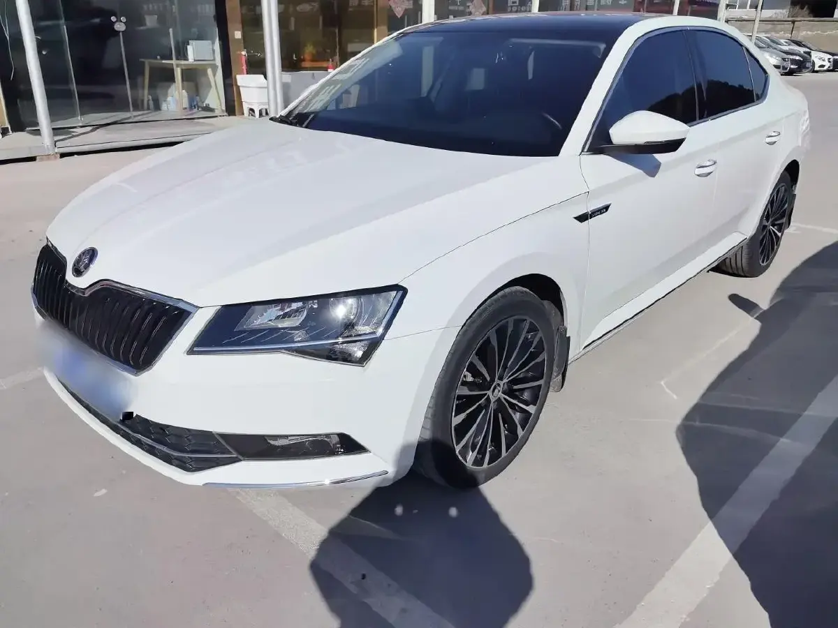 2018 Skoda Superb 2.0T 186HP L4 7DCT