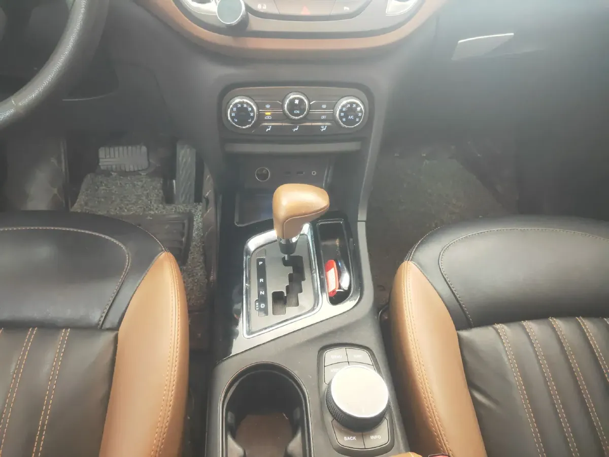 2017 Soueast DX7 1.5T 156HP L4 5AT,autocango,china used car exporter,china ev exporter,chinese used car exporter,chinese used ev exporter