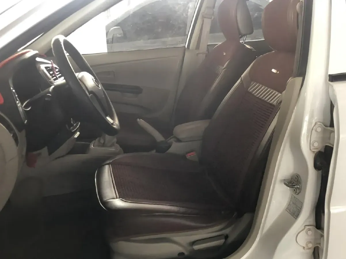 2015 Soueast V3 1.5L 120HP L4 5MT,autocango,china used car exporter,china ev exporter,chinese used car exporter,chinese used ev exporter