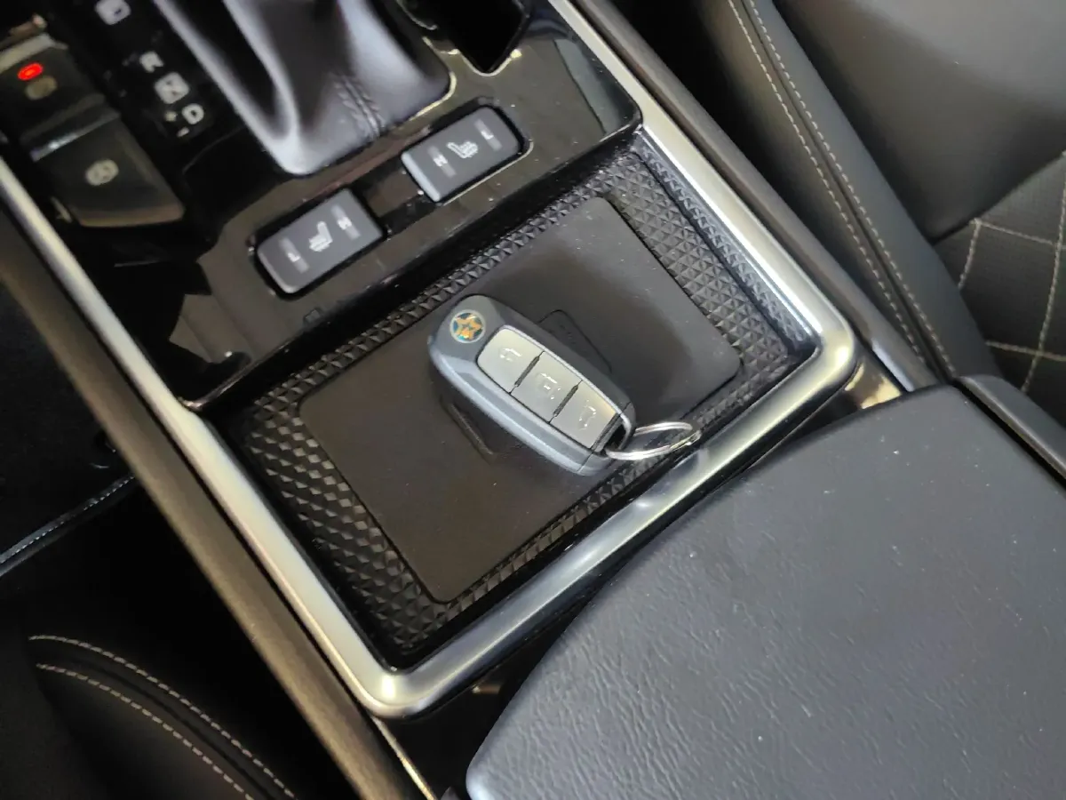 2020 Venucia T90 2.0L 150HP L4 CVT,autocango,china used car exporter,china ev exporter,chinese used car exporter,chinese used ev exporter