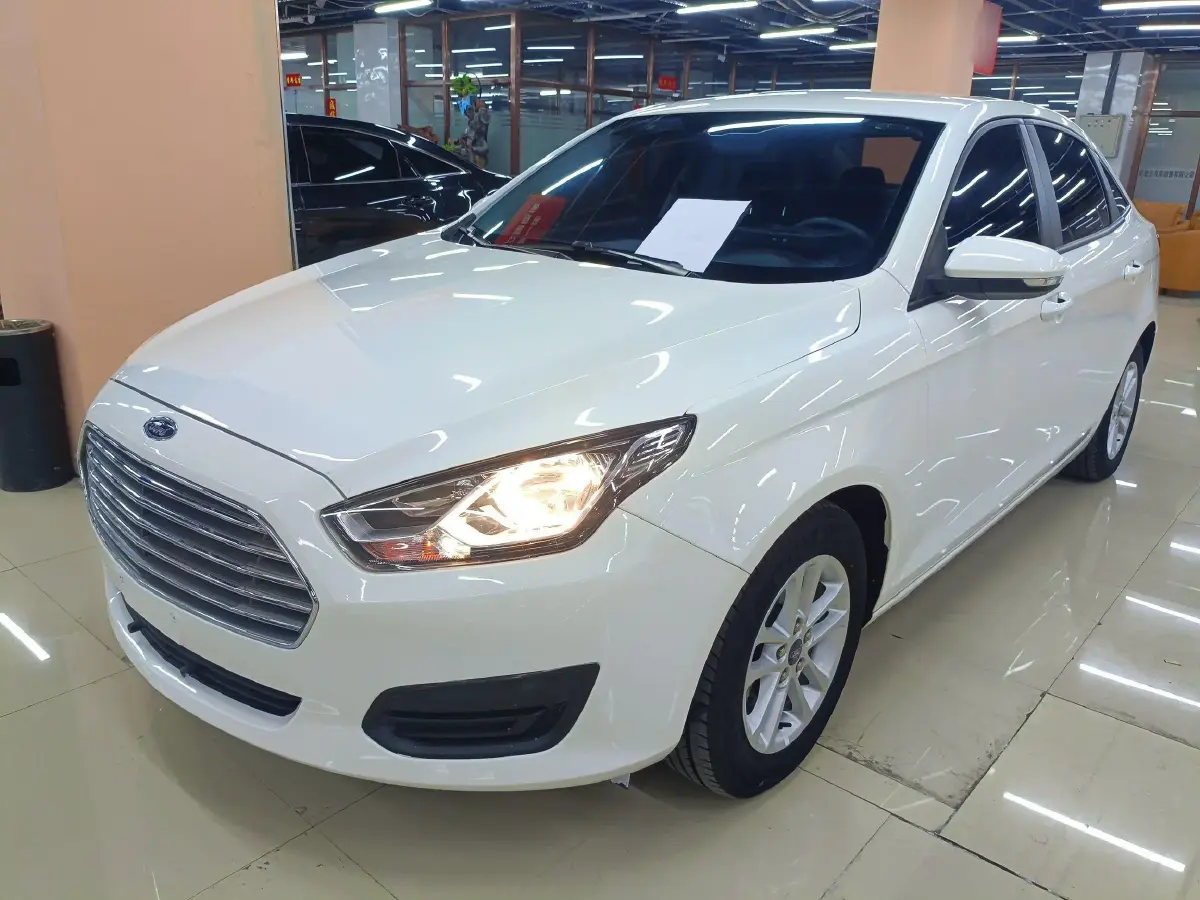 2019 Ford Escort 1.5L 122HP L3 6AT