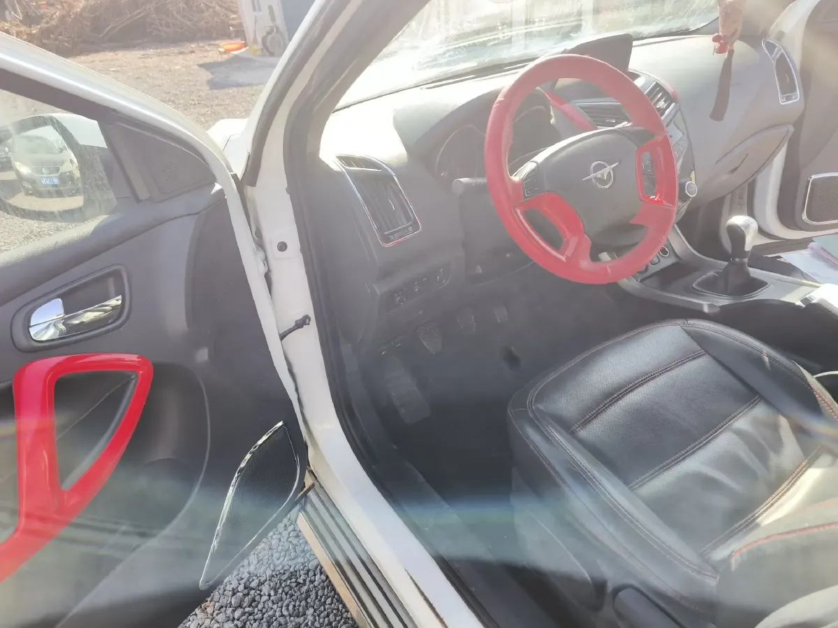 2015 HaiMa S5 1.6L 122HP L4 5MT,autocango,china used car exporter,china ev exporter,chinese used car exporter,chinese used ev exporter