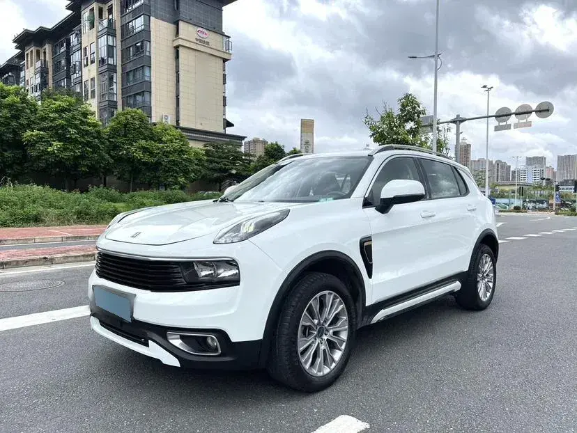 2017 LYNK&CO 01 2.0T 190HP L4 6AT