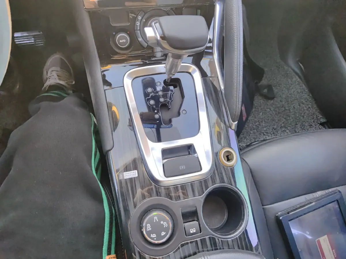 2013 Peugeot 3008 1.6T 163HP L4 6AT,autocango,china used car exporter,china ev exporter,chinese used car exporter,chinese used ev exporter