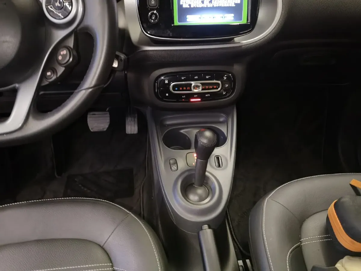 2016 Smart smart forfour 0.9T 90HP L3 6DCT,autocango,china used car exporter,china ev exporter,chinese used car exporter,chinese used ev exporter