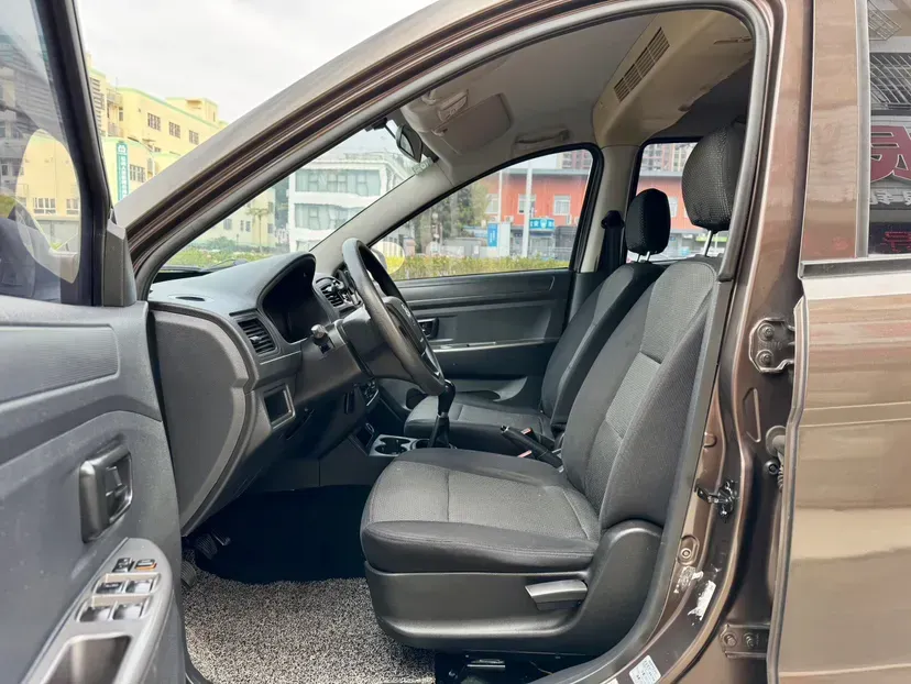 2014 DongFeng Fengon Fengon 330 1.5L 109HP L4 5MT,autocango,china used car exporter,china ev exporter,chinese used car exporter,chinese used ev exporter