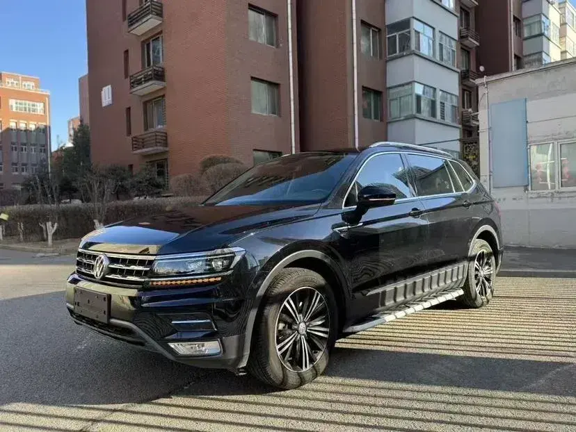 2018 Volkswagen Tiguan L 2.0T 220HP L4 7DCT 2018 Volkswagen Tiguan L 2.0T 220HP L4 7DCT