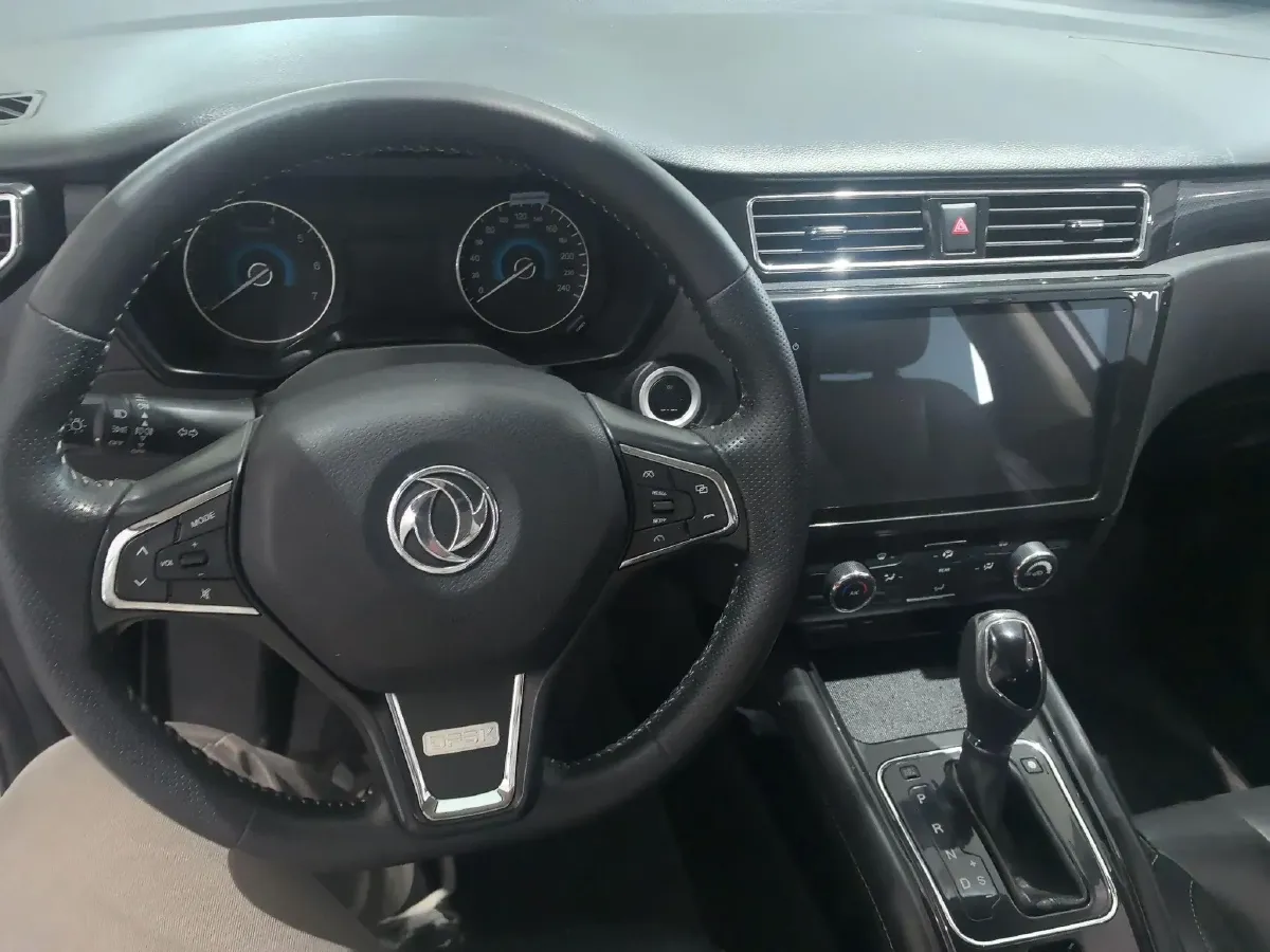 2017 DongFeng Fengon Fengon 580 1.5T 150HP L4 CVT,autocango,china used car exporter,china ev exporter,chinese used car exporter,chinese used ev exporter