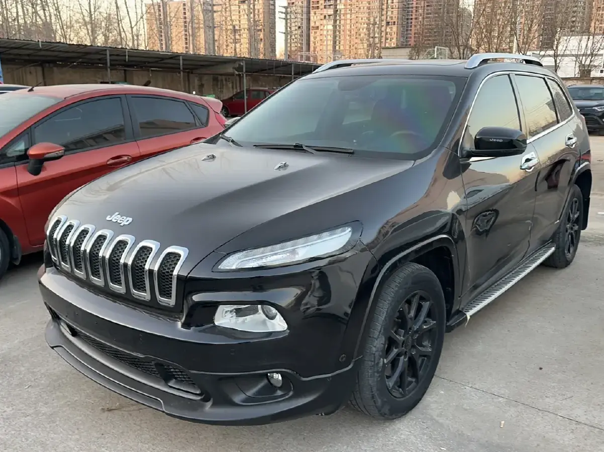 2016 Jeep Cherokee 2.4L 175HP L4 9AT