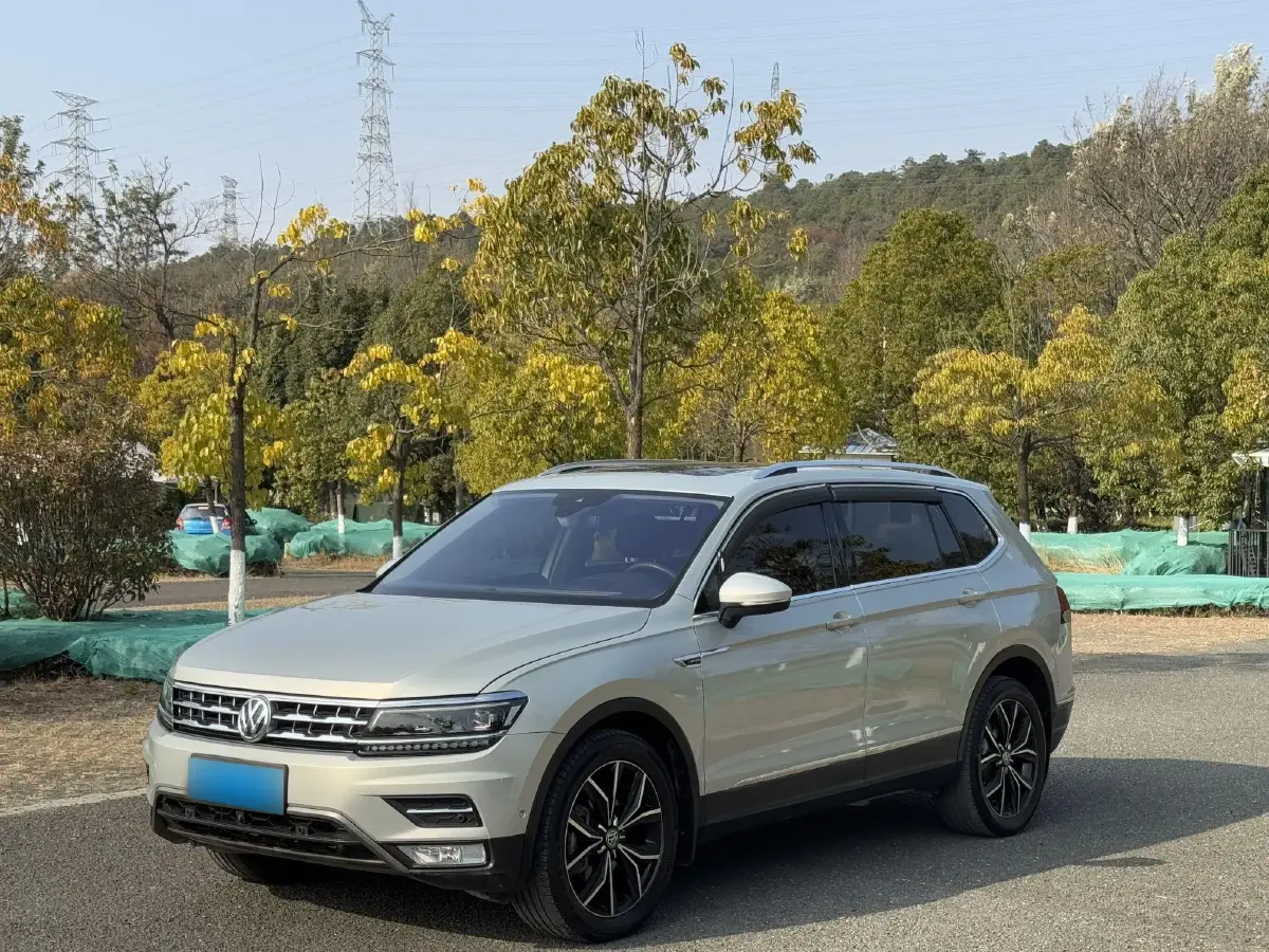 2017 Volkswagen Tiguan L 2.0T 220HP L4 7DCT