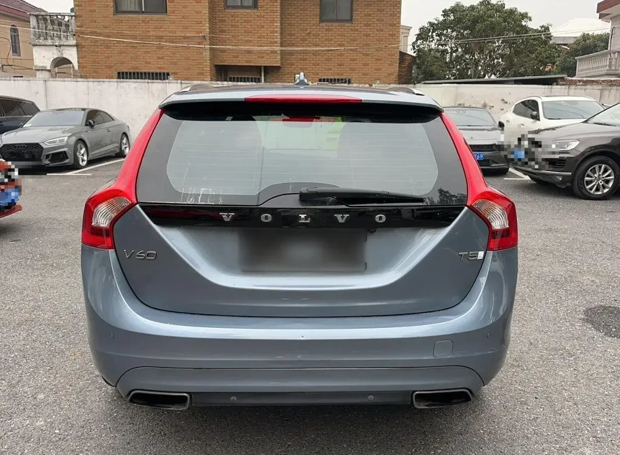 2017 Volvo V60 2.0T 245HP L4 8AT,autocango,china used car exporter,china ev exporter,chinese used car exporter,chinese used ev exporter