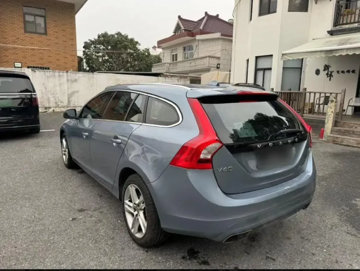 2017 Volvo V60 2.0T 245HP L4 8AT,autocango,china used car exporter,china ev exporter,chinese used car exporter,chinese used ev exporter