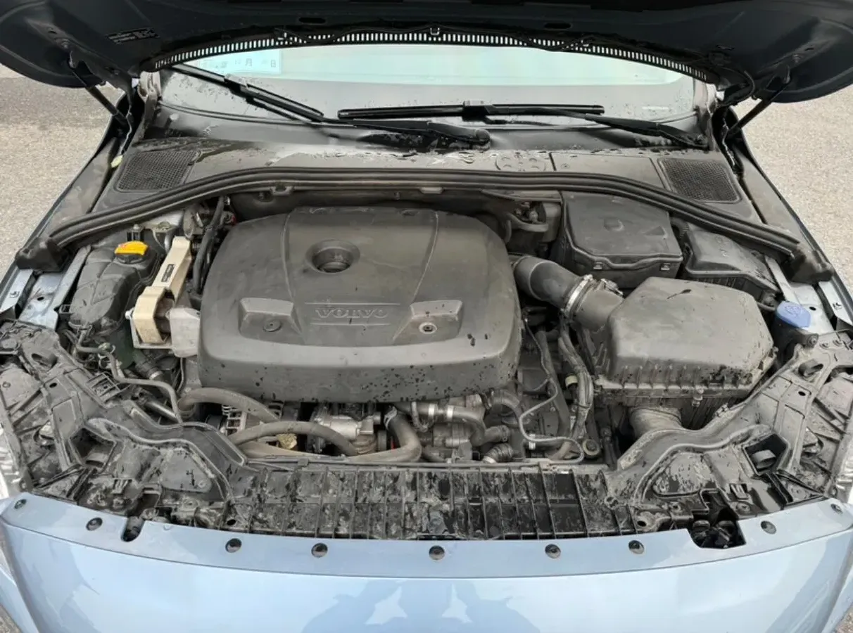 2017 Volvo V60 2.0T 245HP L4 8AT,autocango,china used car exporter,china ev exporter,chinese used car exporter,chinese used ev exporter