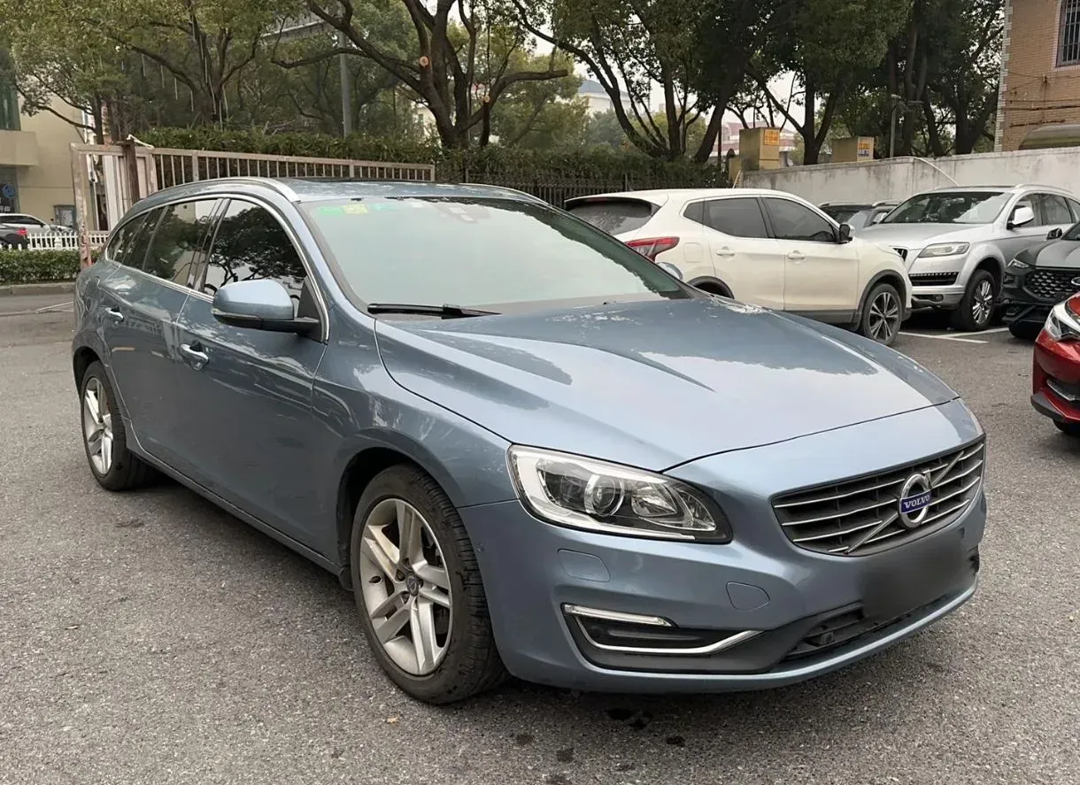2017 Volvo V60 2.0T 245HP L4 8AT,autocango,china used car exporter,china ev exporter,chinese used car exporter,chinese used ev exporter