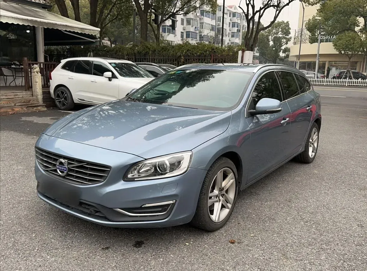 2017 Volvo V60 2.0T 245HP L4 8AT,autocango,china used car exporter,china ev exporter,chinese used car exporter,chinese used ev exporter