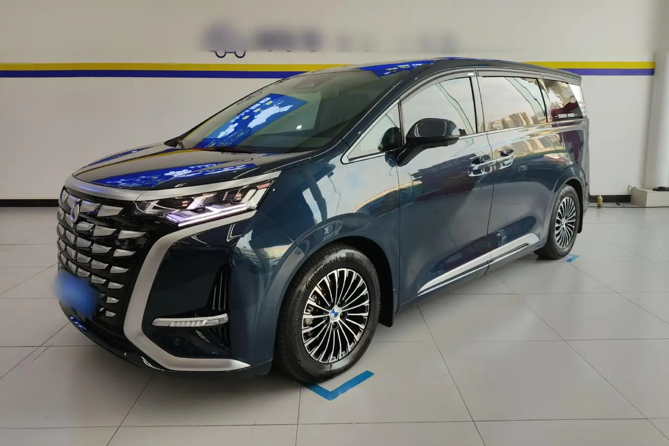 2022 Denza D9 1.5T 139HP L4 E-CVT PHEV 40.06KWH