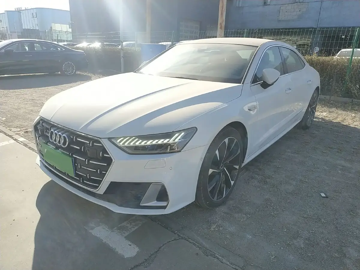 2022 Audi A7L 2.0T 245HP L4 7DCT