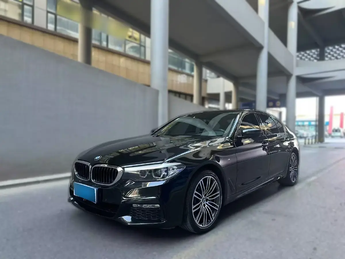 2018 BMW 5 Series 2.0T 252HP L4 8AT