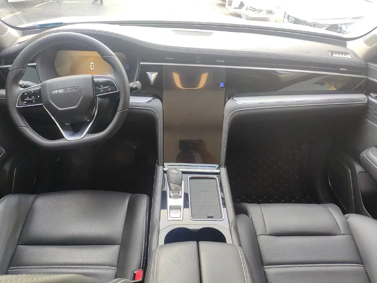 2023 Venucia Star 1.5T 190HP L4 7DCT,autocango,china used car exporter,china ev exporter,chinese used car exporter,chinese used ev exporter